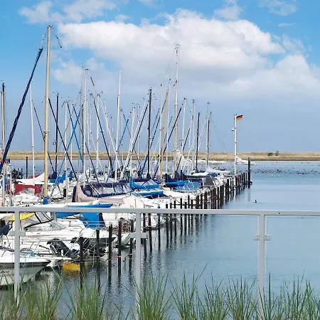 Exklusive Marina-wohnung Mit Balkon *