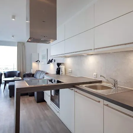 Exklusive Marina-wohnung Mit Balkon
