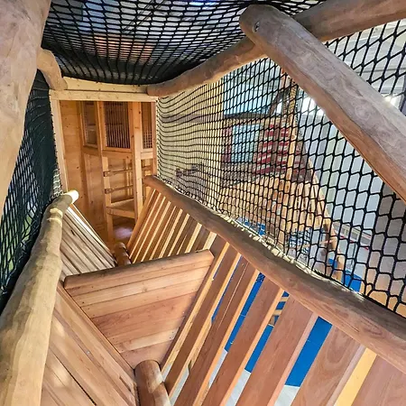 Exklusive Marina-wohnung Mit Balkon