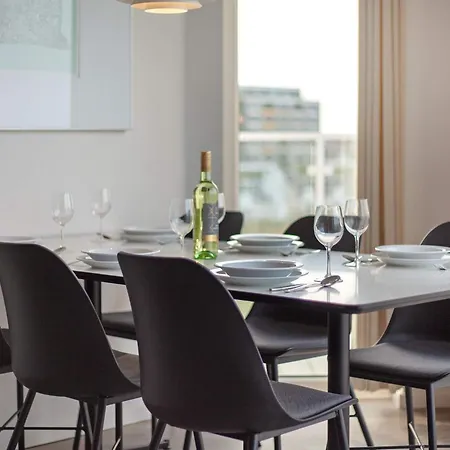 Exklusive Marina-wohnung Mit Balkon *
